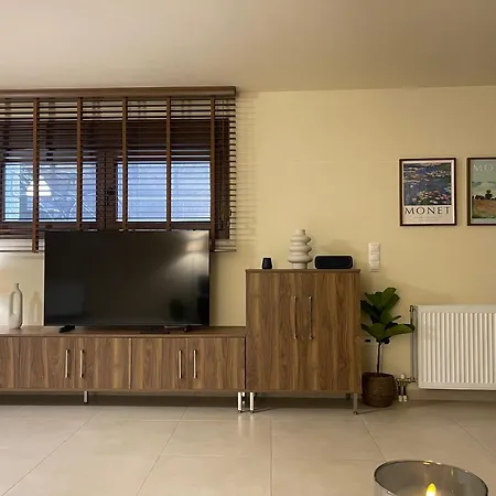 Luxury Stone Basement Apartamento Tríkala
